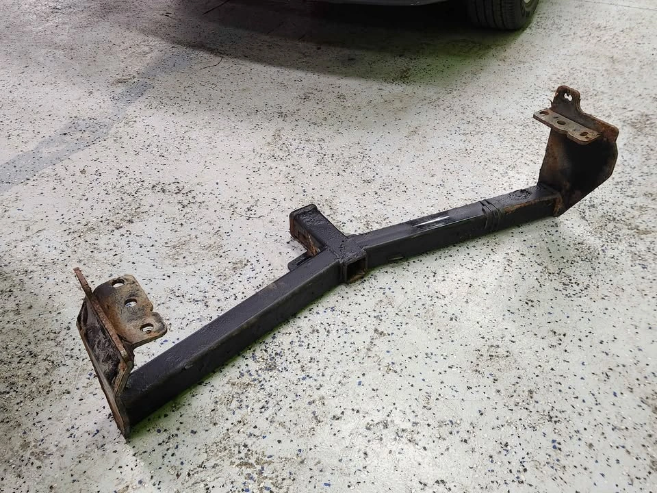 CURT class 3 Trailer Hitch 2014-2018 Jeep Cherokee - photo 4
