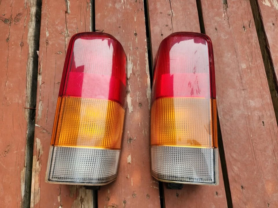 2001 Jeep Cherokee Sport rear Tail lights - photo 2