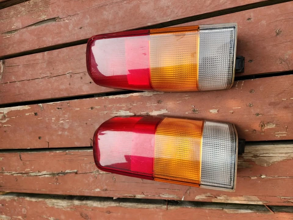 2001 Jeep Cherokee Sport rear Tail lights - photo 3