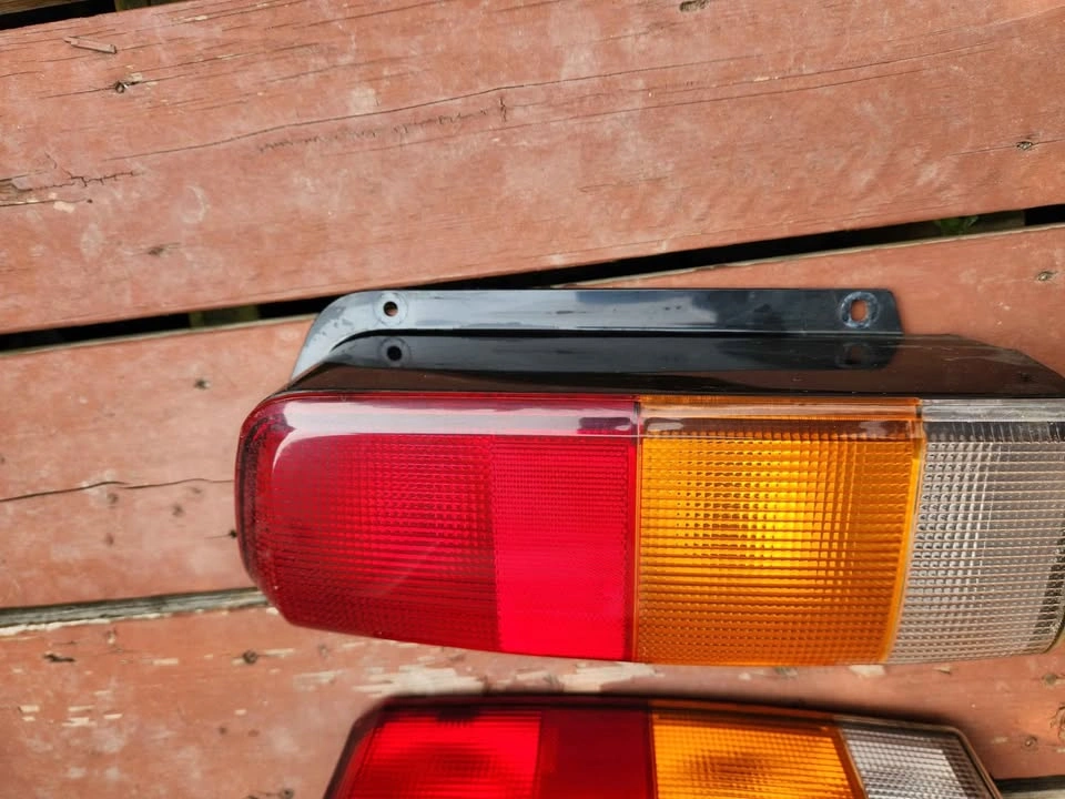 2001 Jeep Cherokee Sport rear Tail lights - photo 4