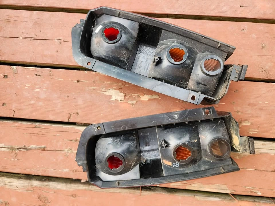 2001 Jeep Cherokee Sport rear Tail lights - photo 5
