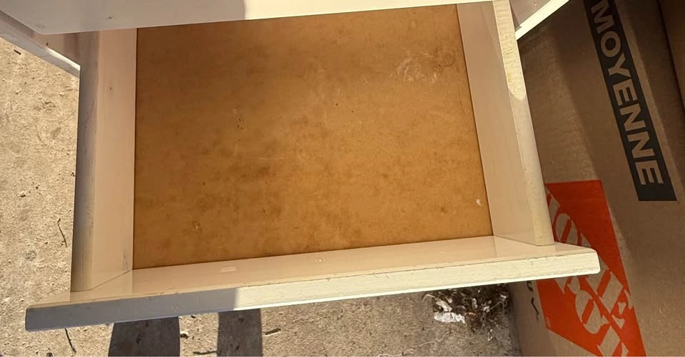 Compact white 3-drawer nightstand / small dresser - photo 4