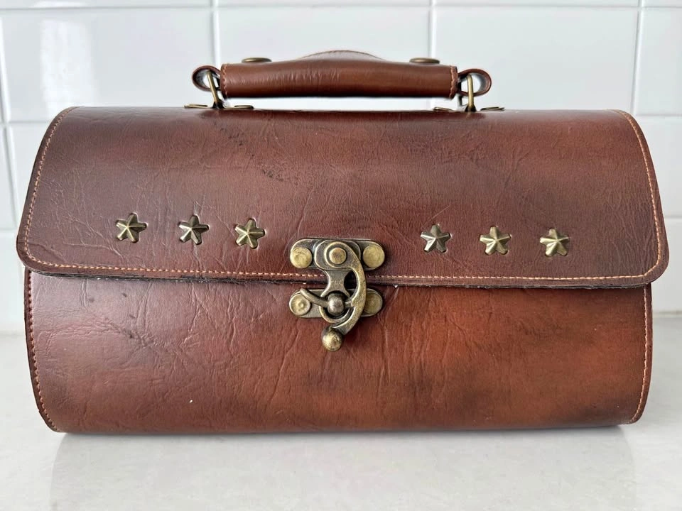 Brown leather vintage purse / handbag