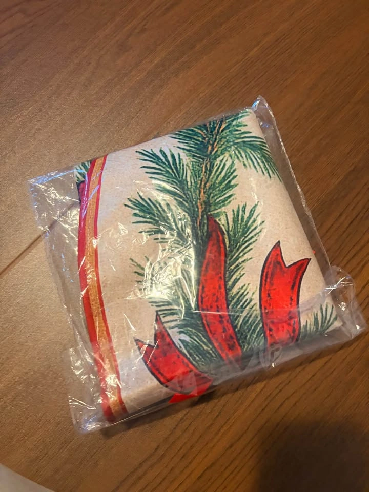 Brand New 30” Christmas Tree Skirt - photo 3