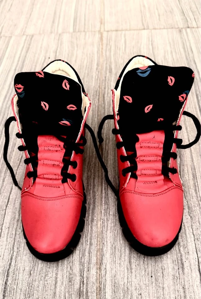 Red High-Top Boots with Lip Print Pattern