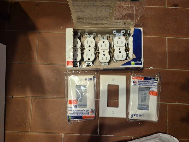 Leviton Decora 15-Amp Duplex Outlets and Wallplates