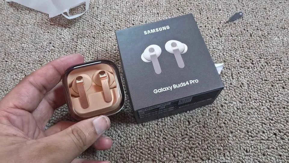 BRAND NEW Samsung Galaxy Buds4 Pro – Pink Gold - photo 3