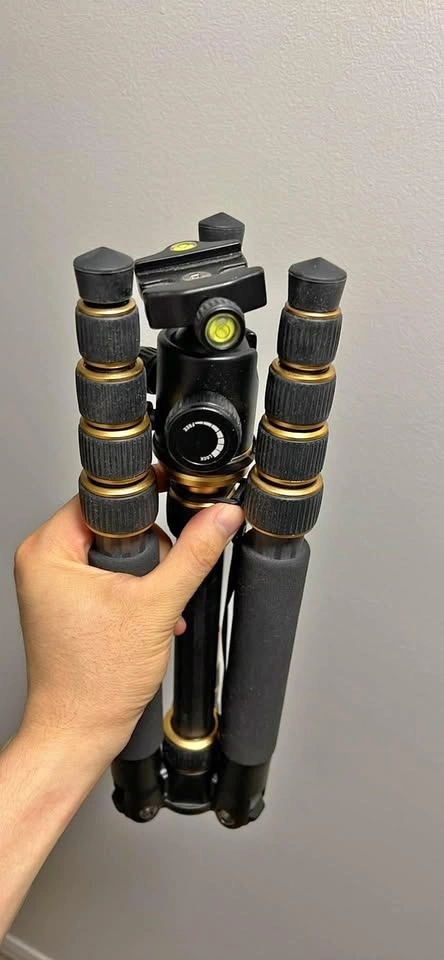 Carbon Fiber Tripod - Brand New Condition