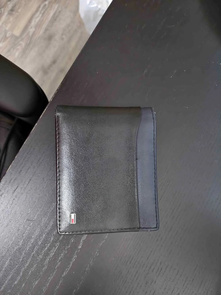 Men’s Tommy Hilfiger Leather Bifold Wallet – Black / Navy