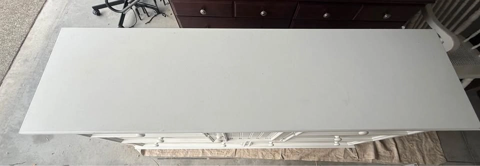 White Solid Wood Dresser with Scalloped Mirror - photo 4