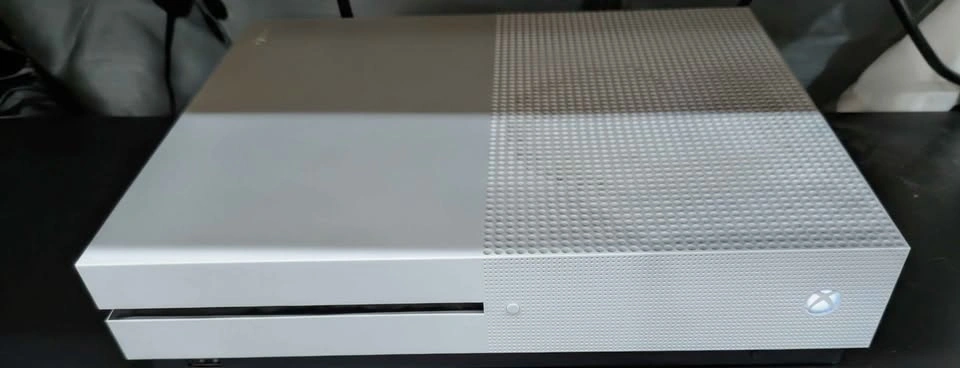 Xbox One S 1 TB plus 6 games - photo 2