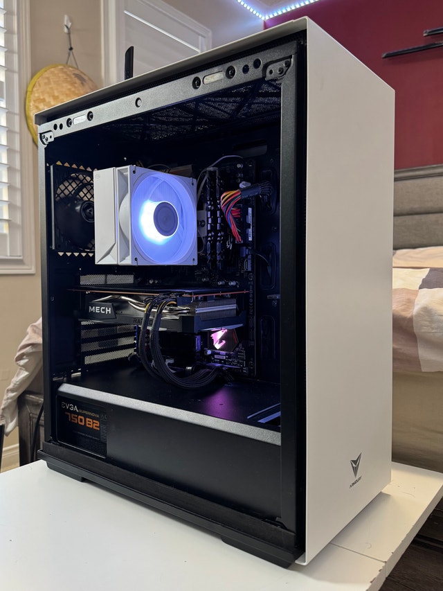 Gaming PC (Ryzen 7 5800 + RX 6700XT + 16gb DDR4)