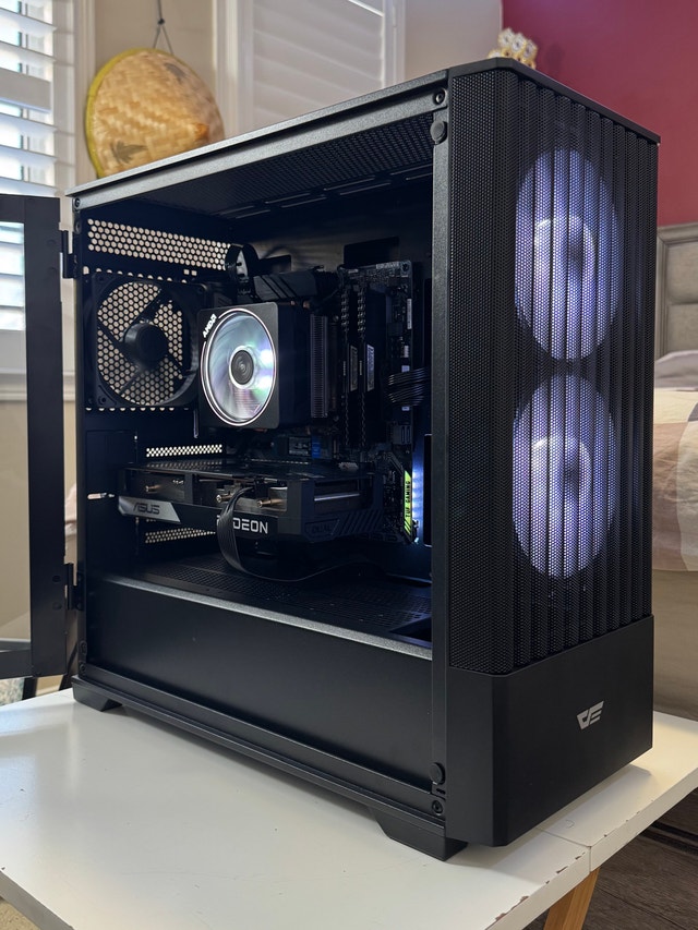 Gaming PC (Ryzen 5 5600 + RX 6600XT + 16gb DDR4)