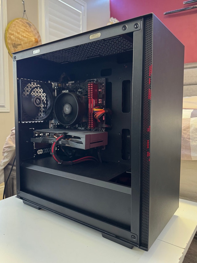 Gaming PC (Ryzen 5 2600X + GTX 1650 + 16gb DDR4)