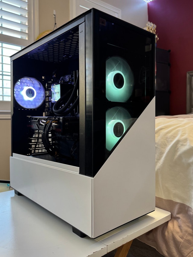 Gaming PC (Ryzen 7 5800XT + RX 6700XT + 32gb DDR4)