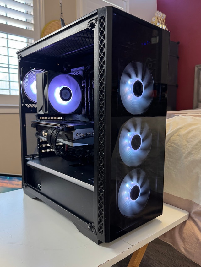 Gaming PC (i5 12600K + RX 6700XT + 32gb DDR4)