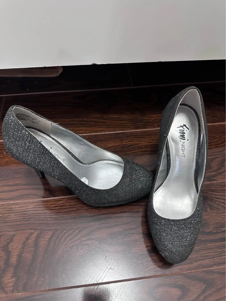 Shiny High Heels Women’s Size 5 - photo 3