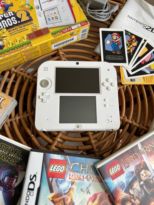 Nintendo 2DS Complete + Games - photo 2