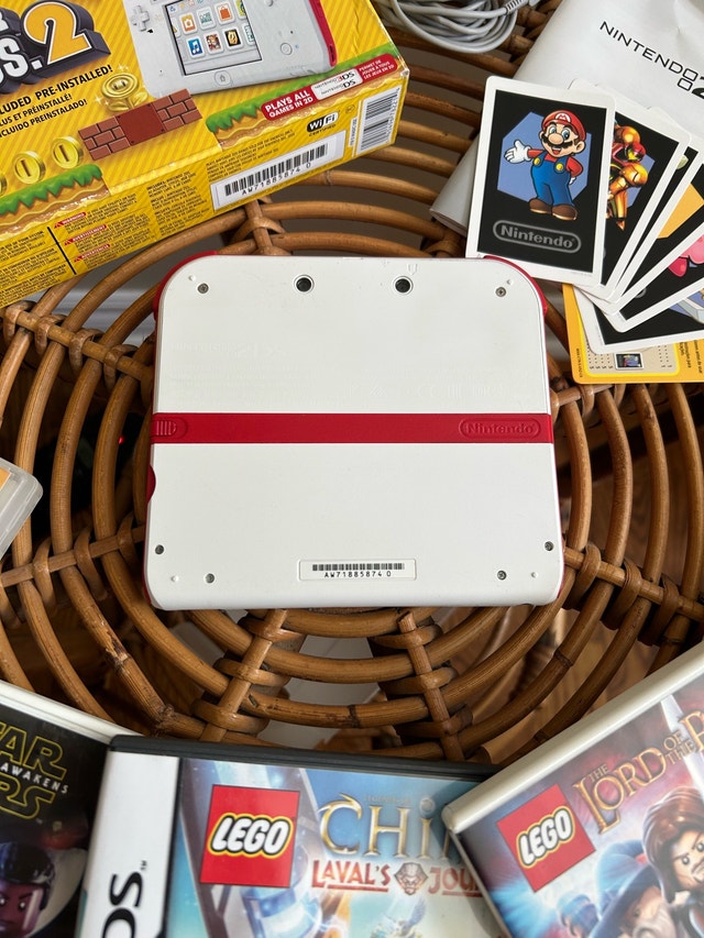 Nintendo 2DS Complete + Games - photo 4