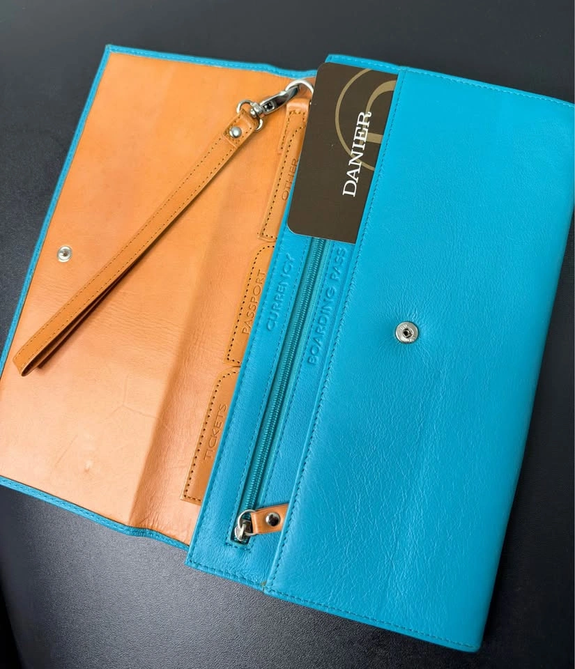 Danier Leather Travel Wallet Organizer - photo 2