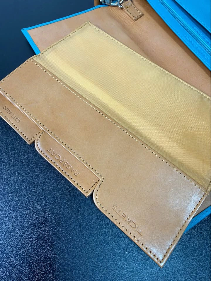 Danier Leather Travel Wallet Organizer - photo 5
