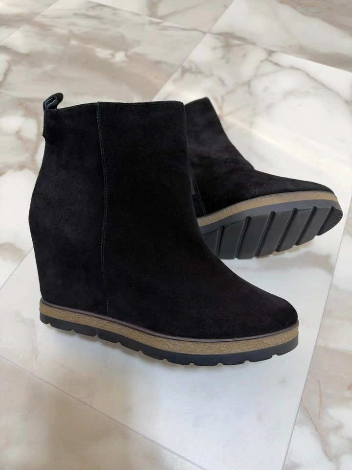 DKNY Black Suede Wedge Ankle Boots size 9,5/40