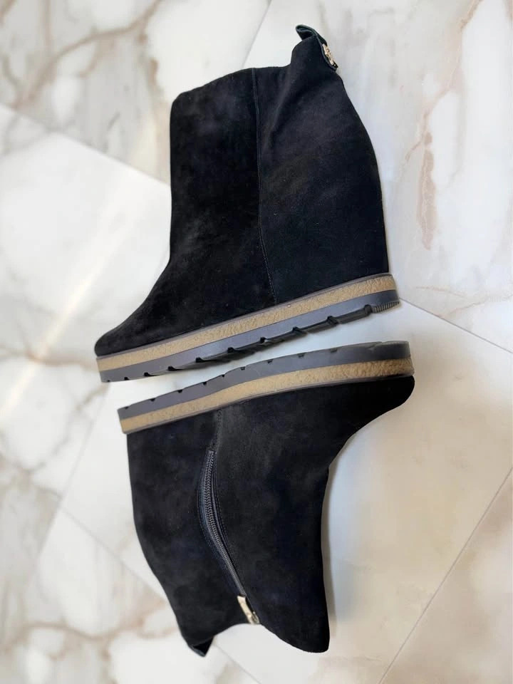 DKNY Black Suede Wedge Ankle Boots size 9,5/40 - photo 3