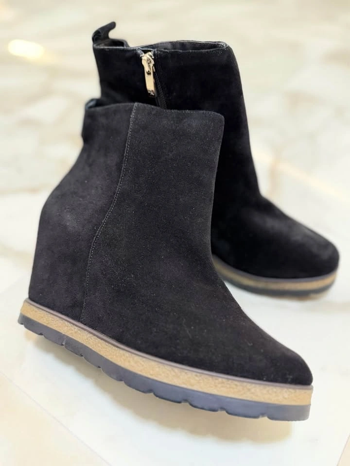 DKNY Black Suede Wedge Ankle Boots size 9,5/40 - photo 4