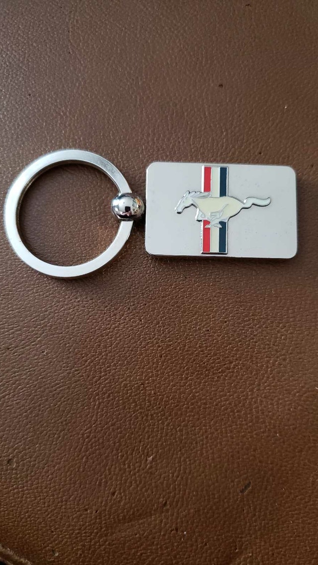 BRAND NEW FORD MUSTANG KEY CHAIN