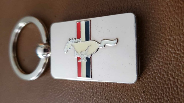 BRAND NEW FORD MUSTANG KEY CHAIN - photo 3