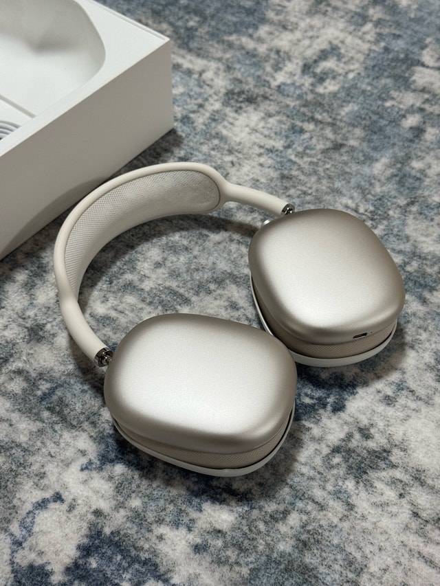 New Airpods Max 2 Starlight with apple receipt - photo 2