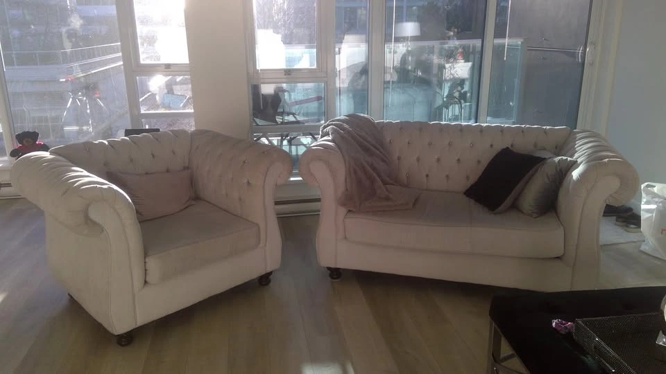Stylish Love seat - Chesterfield Tufted with rhinestones - photo 2
