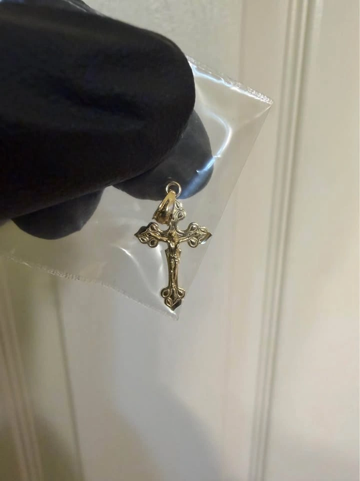 BRAND NEW 10k GOLD CROSS PENDANT - photo 2