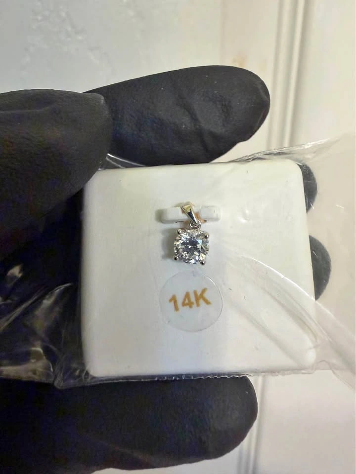 ELEGANT 14K WHITE GOLD DIAMOND PENDANT
