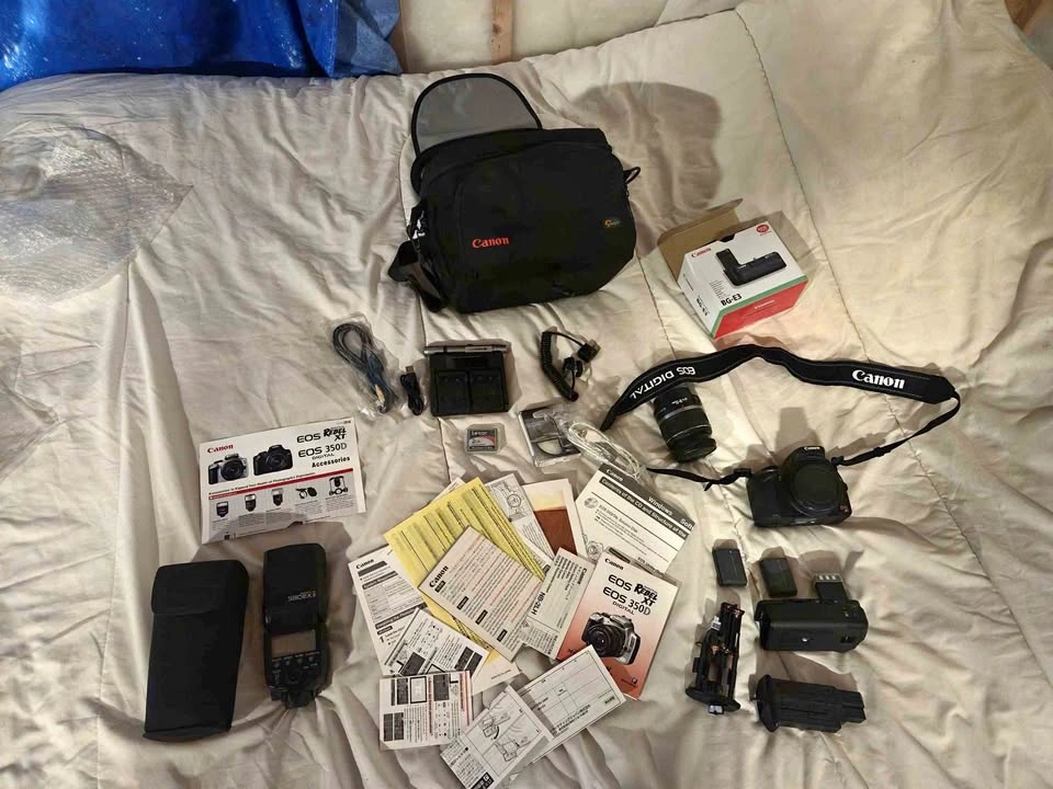 Canon EOS Rebel XT DSLR Kit with 580EX II Flash & Accessories