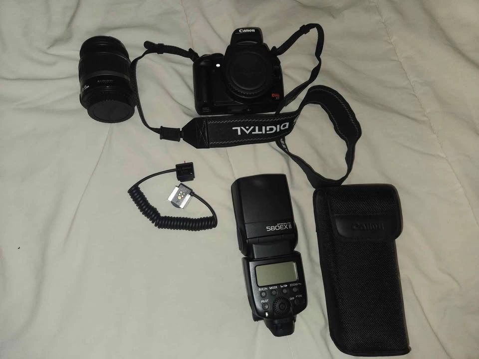Canon EOS Rebel XT DSLR Kit with 580EX II Flash & Accessories - photo 3