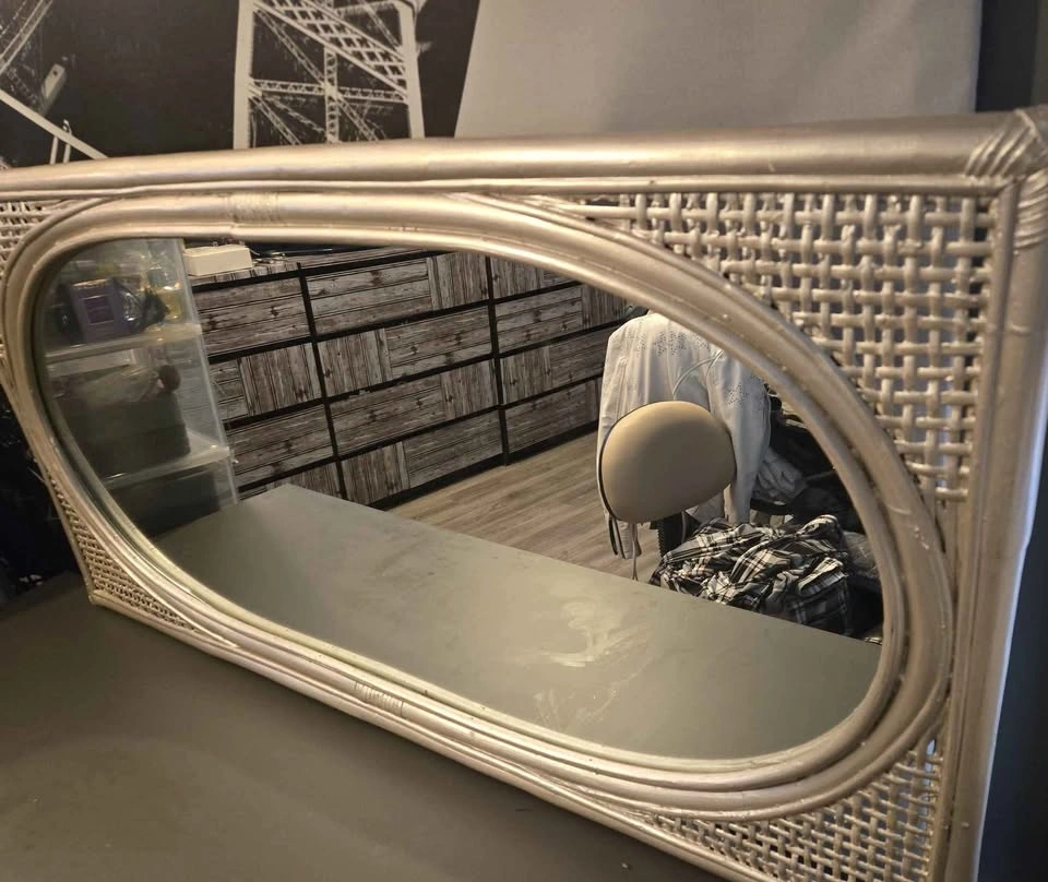 Champagne Wooden Makeup Vanity and Mirror Set - photo 4