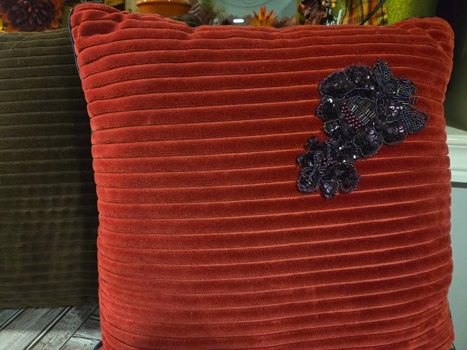 2 decorative cushions 19x18 for living room - photo 2