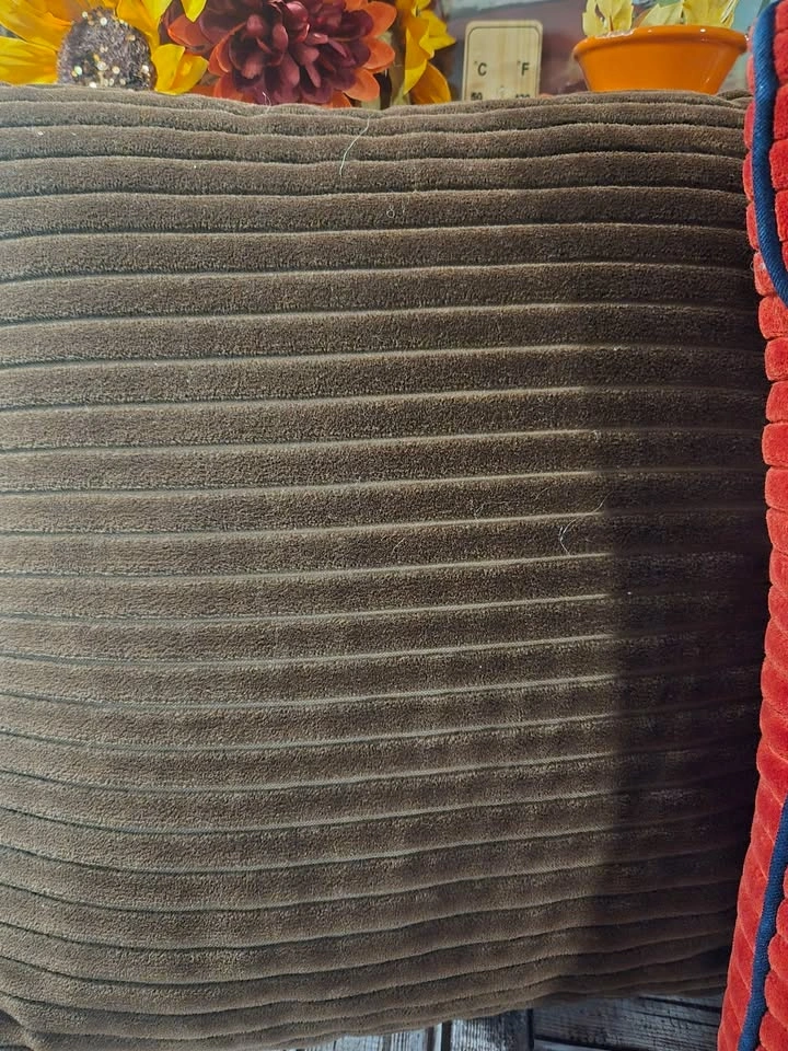 2 decorative cushions 19x18 for living room - photo 4