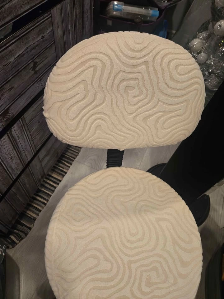 Adjustable thick cushiony desk chair with cover available - photo 2