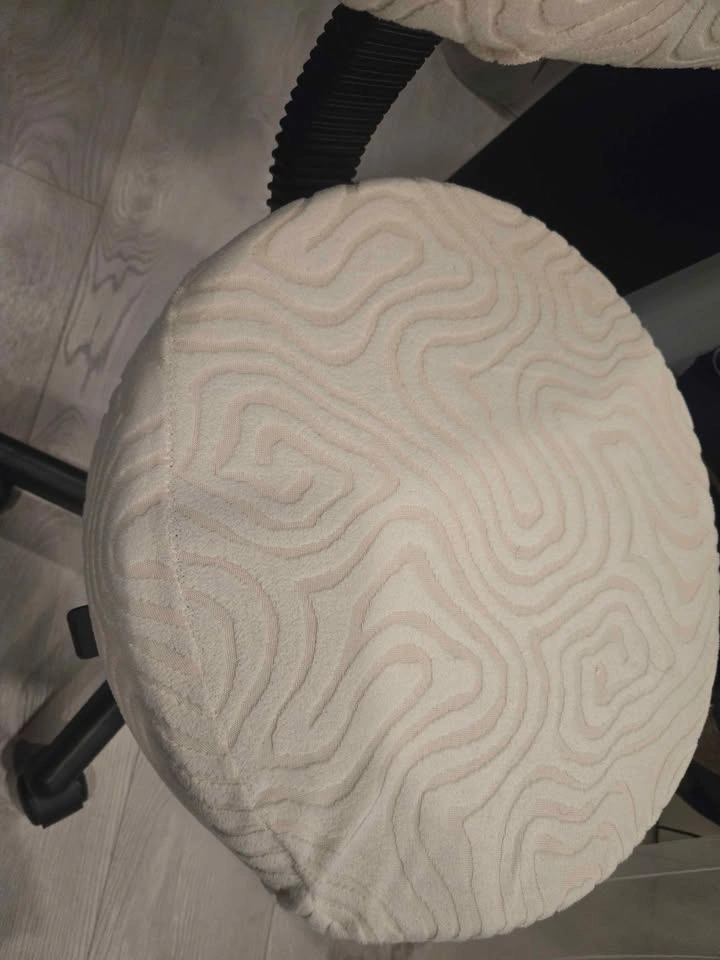Adjustable thick cushiony desk chair with cover available - photo 5