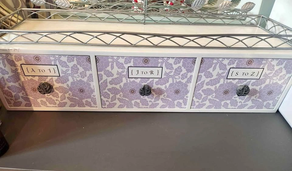 Lilac/white wooden shelf with 3 drawers