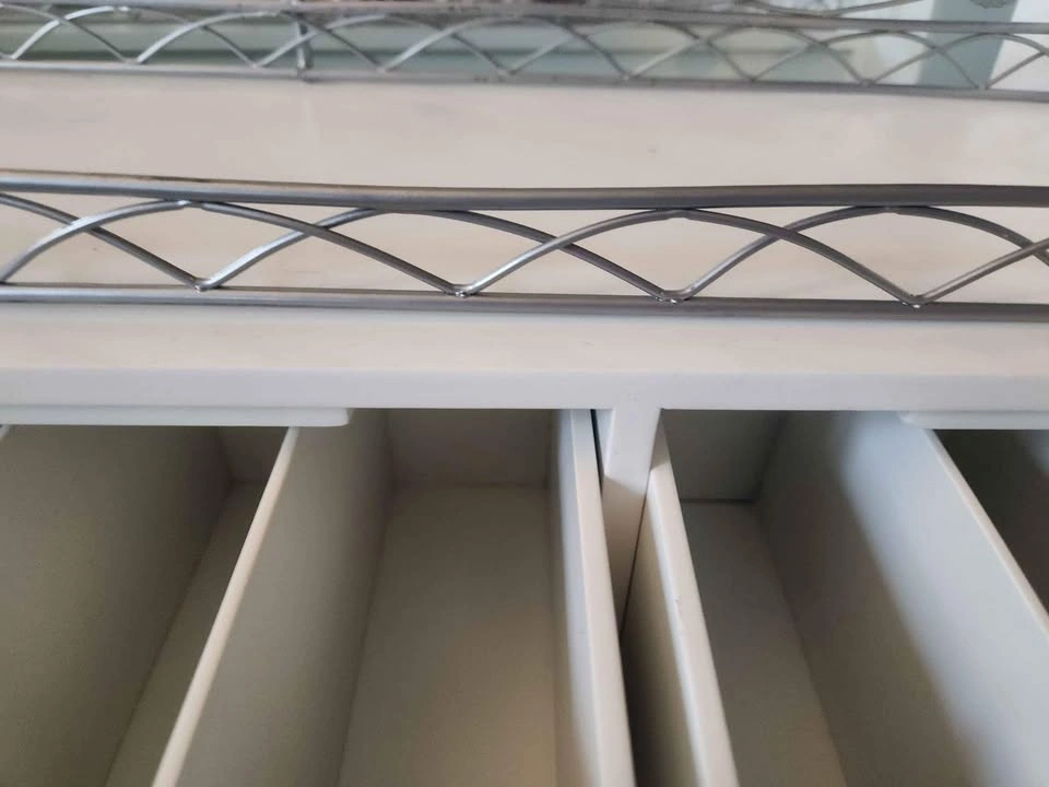 Lilac/white wooden shelf with 3 drawers - photo 3