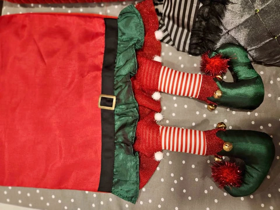 $10 for 6 ft new Christmas table runner