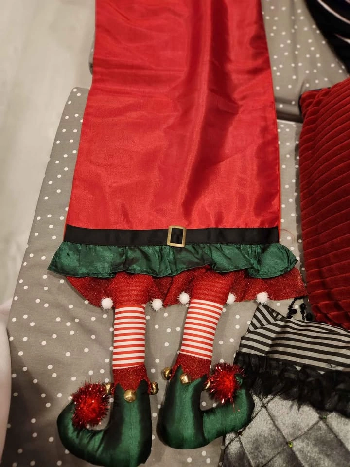 $10 for 6 ft new Christmas table runner - photo 5