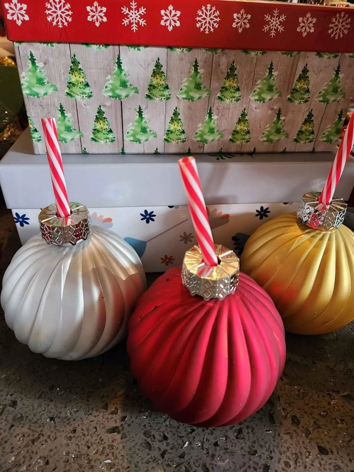 $10 for 3 glass Christmas ornaments drinks with straws - photo 2