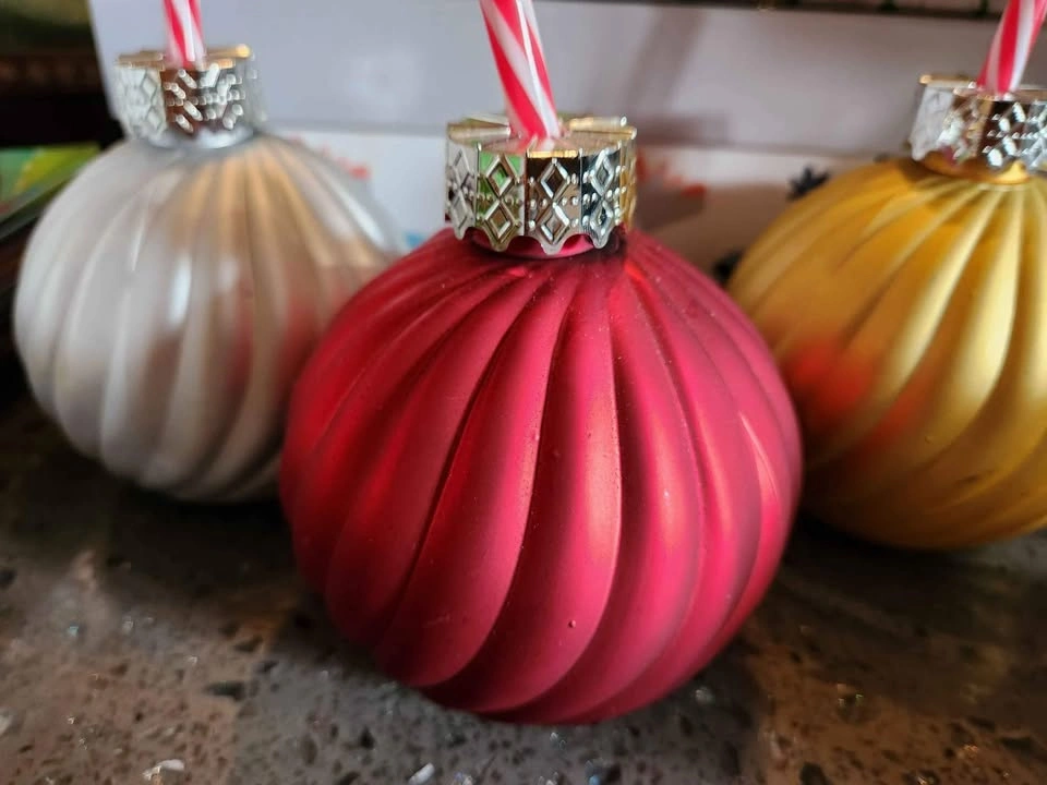 $10 for 3 glass Christmas ornaments drinks with straws - photo 3