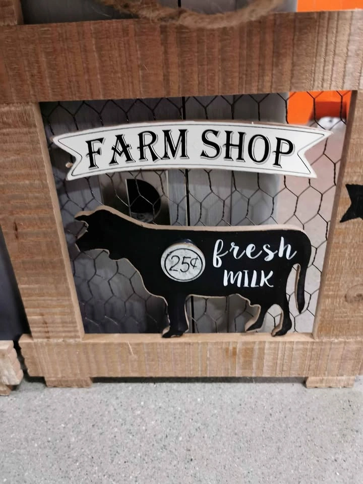 $15 for 2 Farmhouse wooden wall sign chicken wire frame - photo 2