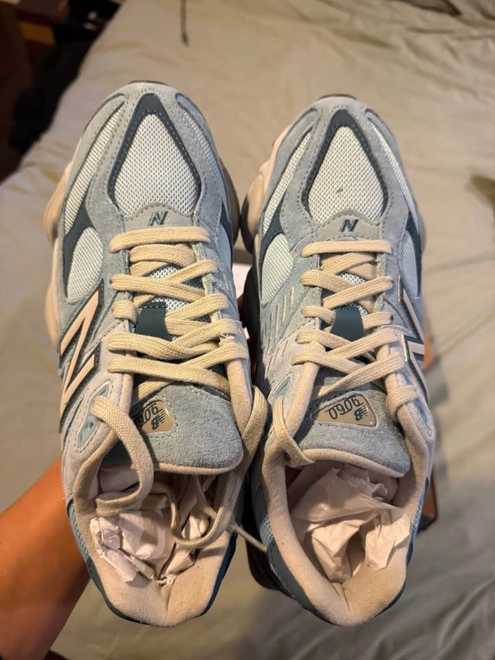 New balance 9060 men size 9.5 has a small hole - photo 2