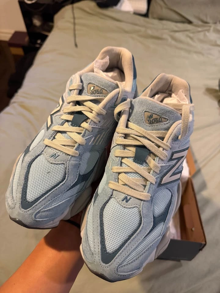 New balance 9060 men size 9.5 has a small hole - photo 4
